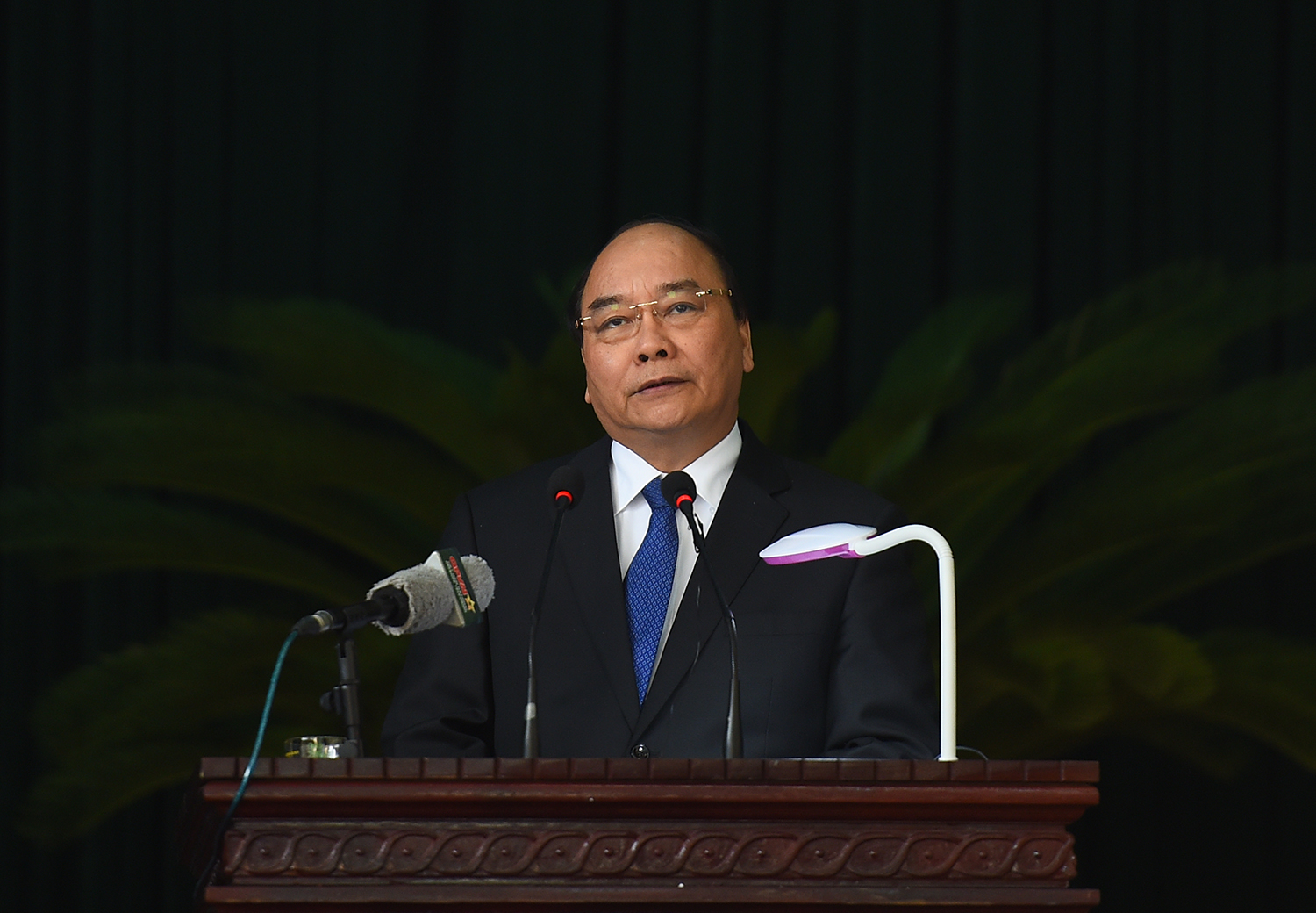 Нгуен Суан Фук посетил Командование мобильной милиции Вьетнама